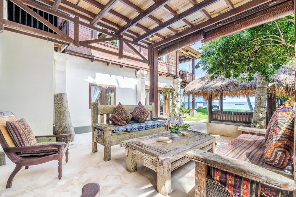 4 Bedrooms, Separate Entrances Beachfront Group Stay - Photo 27
