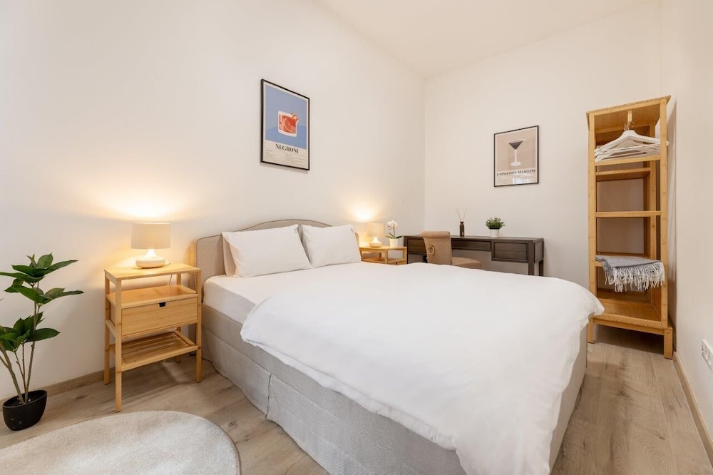 Deluxe Apartment, City View