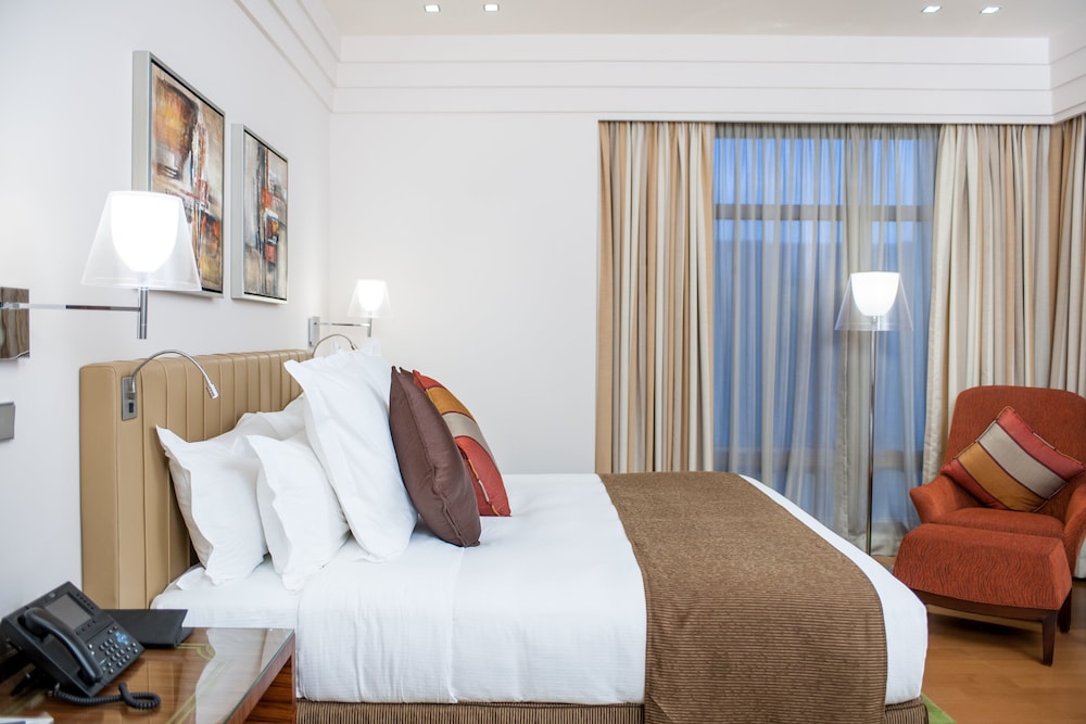 Suite, 1 Bedroom (Dining) - Photo 13
