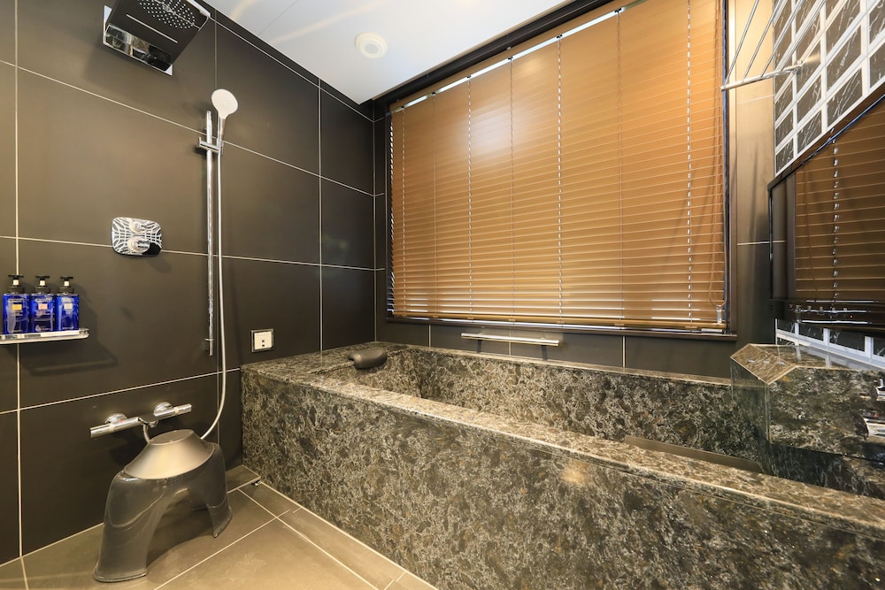 Premium Twin Room - Photo 5