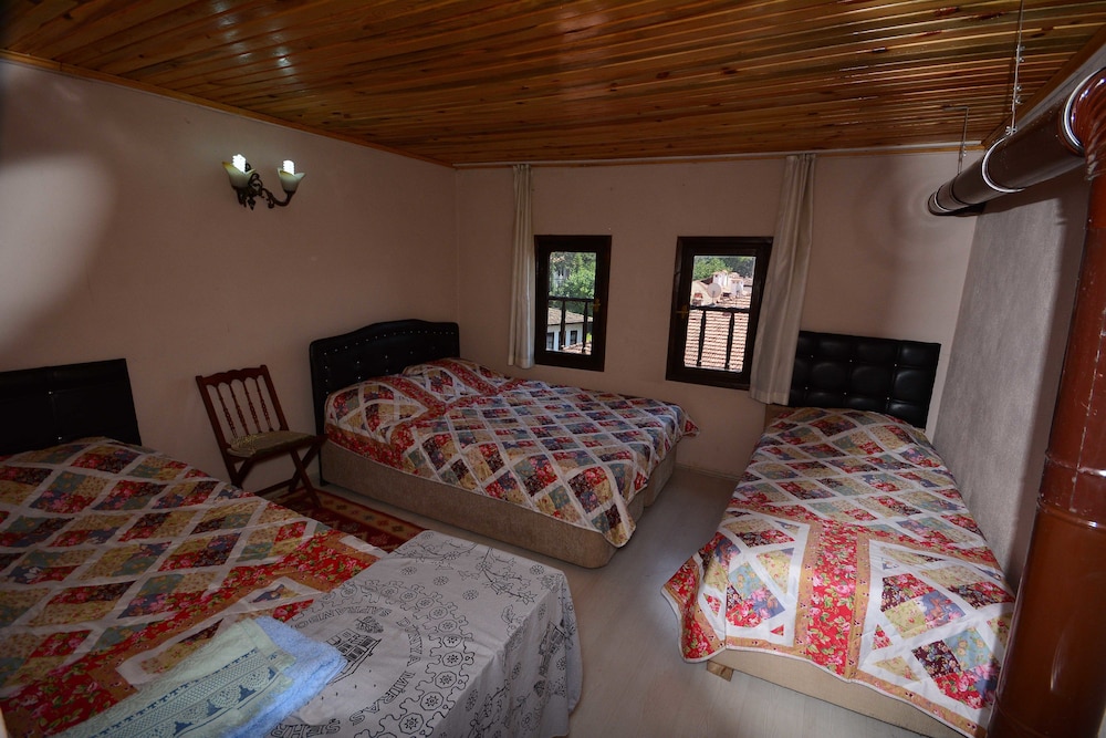 Family Quadruple Room photo 3
