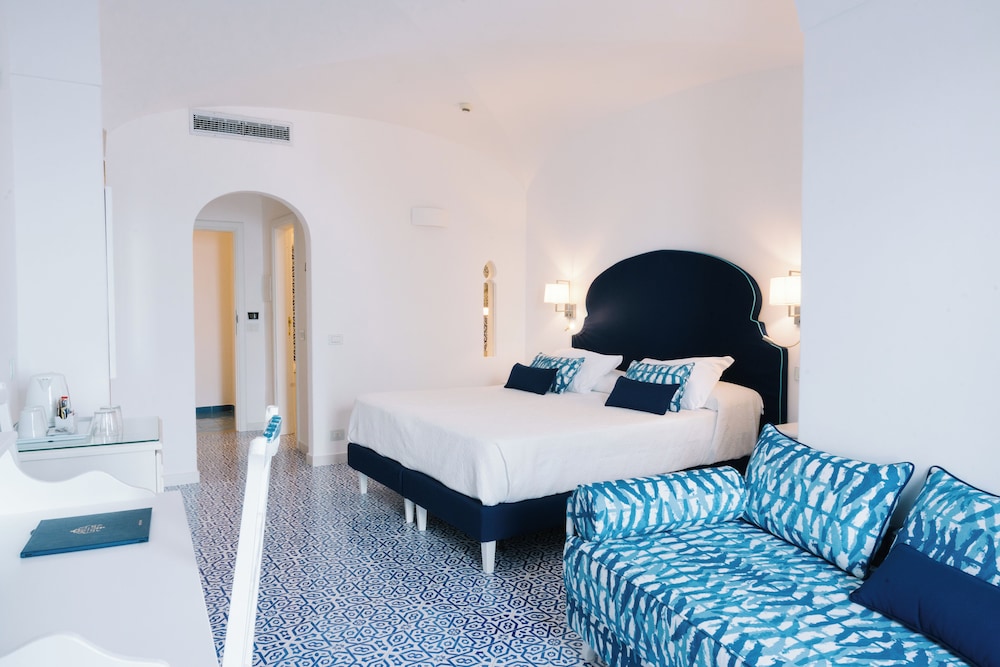 Deluxe Triple Room, 1 Bedroom, Sea View - Photo 10
