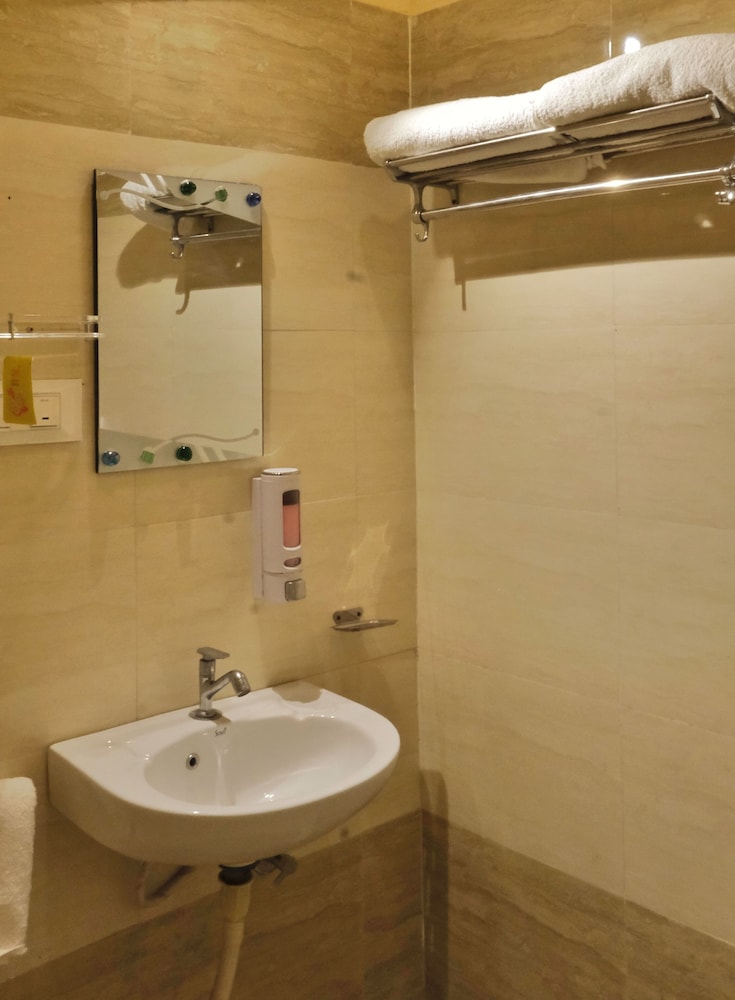 Premium Room, 1 King Bed photo 2