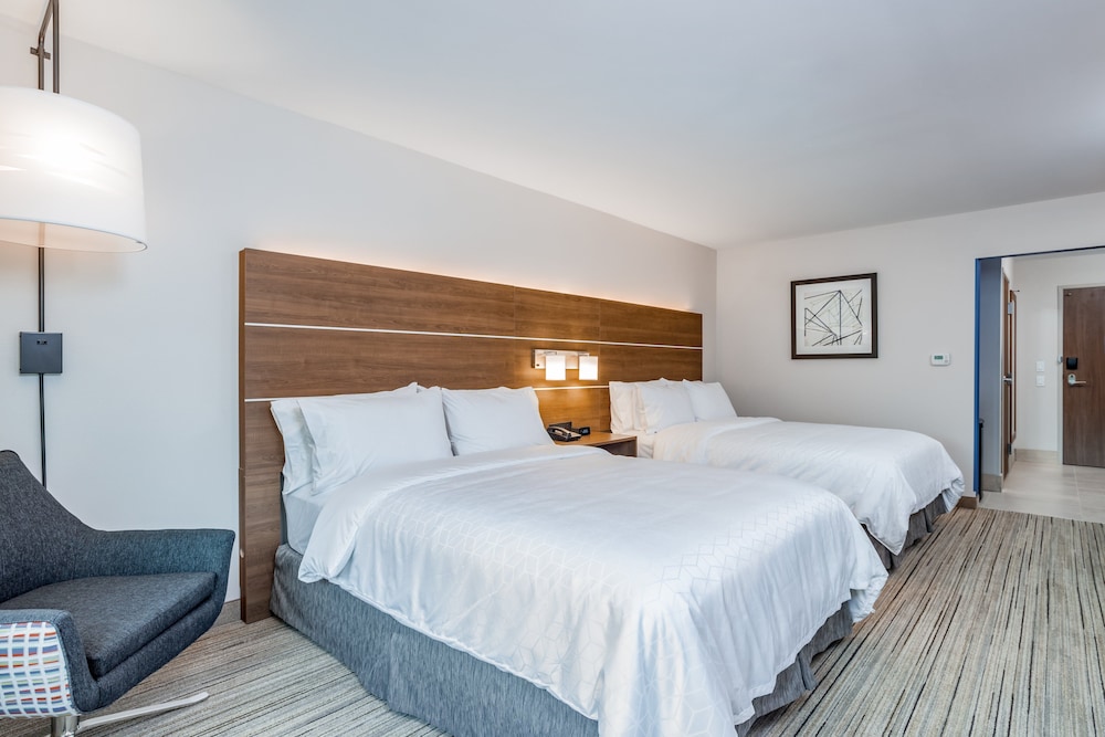 Standard Room, 2 Queen Beds - Photo 1