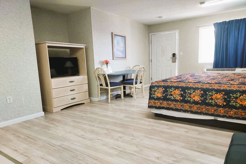 Studio Suite, 1 King Bed, Kitchenette photo 2