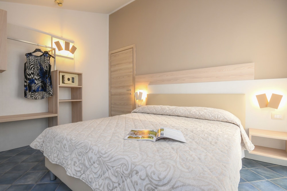 Room, Multiple Beds photo 3