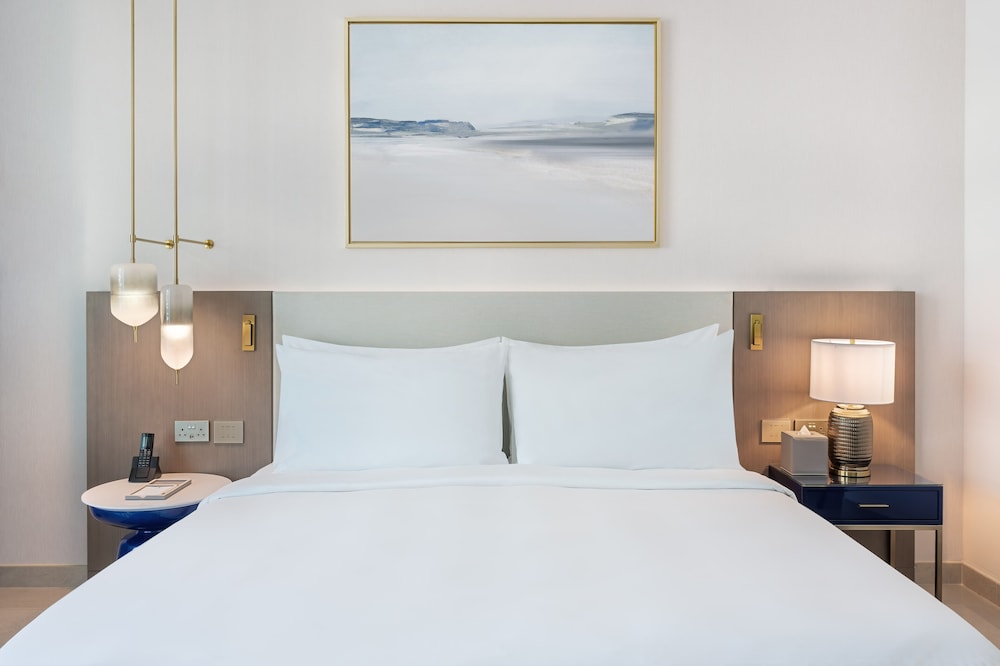 Deluxe Room, 1 King Bed, City View - Photo 2