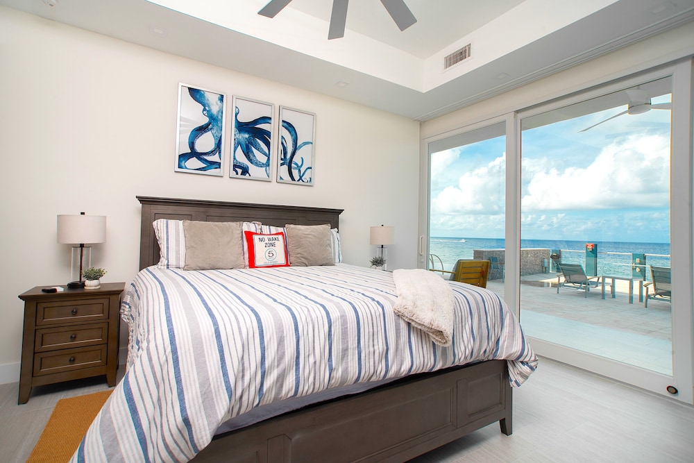 Luxury Condo, 3 Bedrooms, Oceanfront photo 1