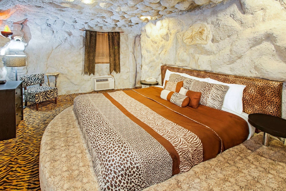 Suite, 1 King Bed, Non Smoking (Jungle) - Photo 1