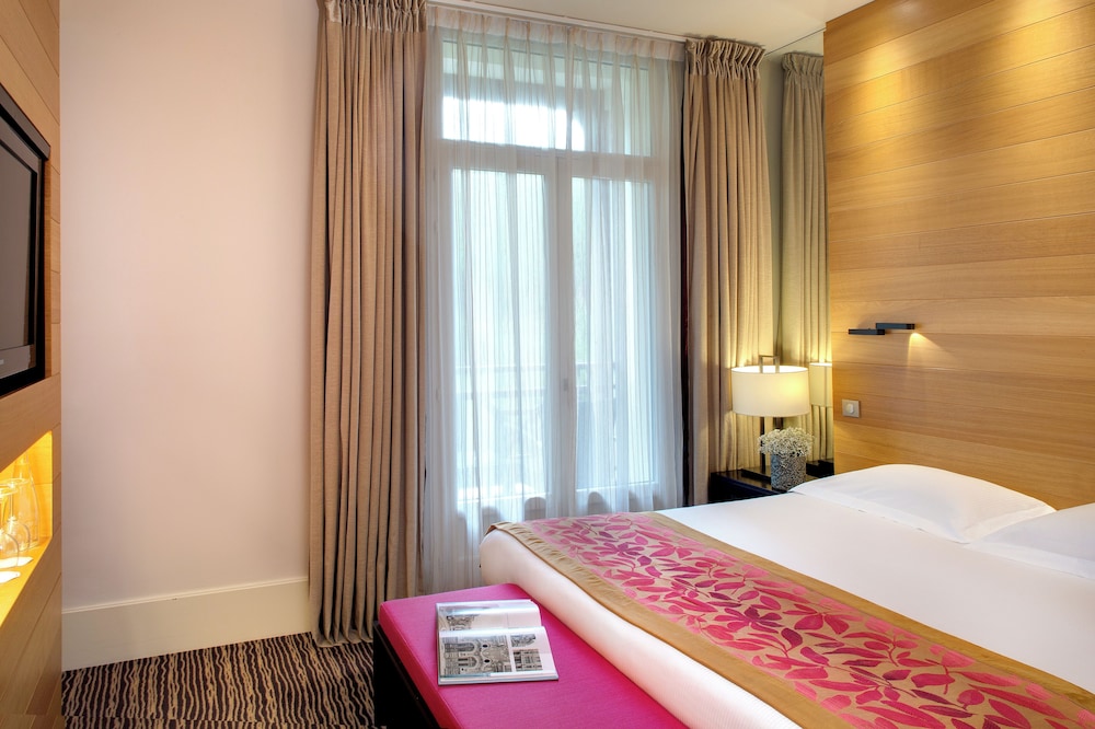 Junior Suite (South-facing) - Photo 1
