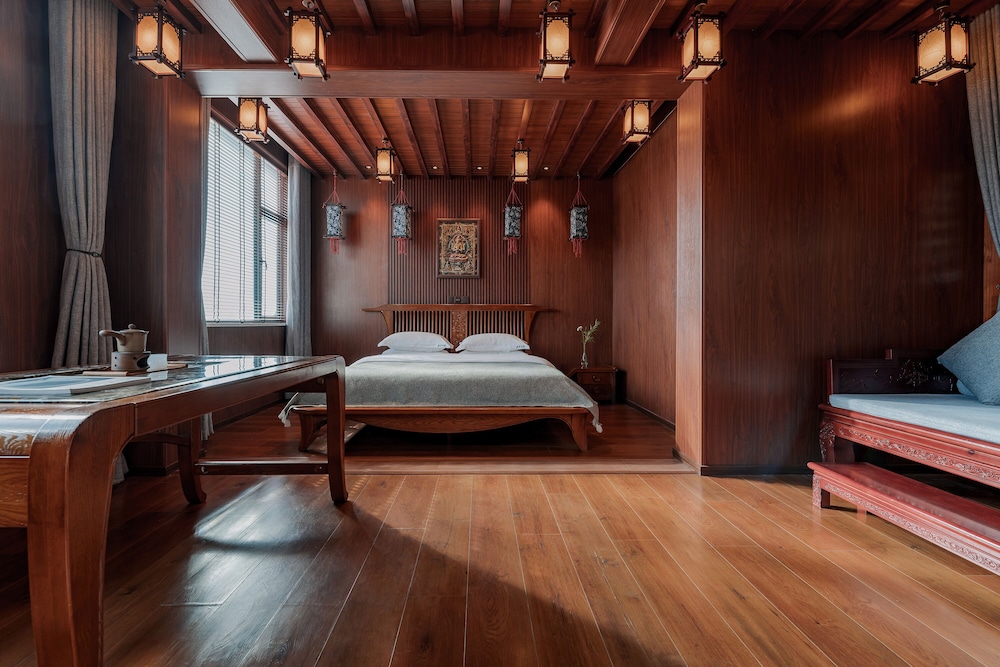 Signature Studio Suite, 1 Queen Bed photo 2