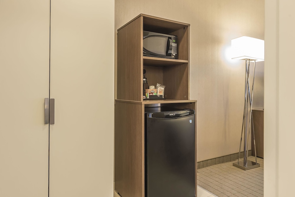 Standard Room, 1 Queen Bed, Accessible photo 3