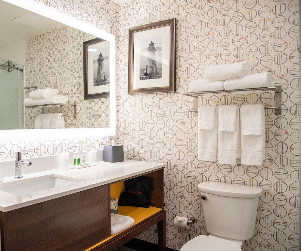 Suite, 1 Bedroom - Photo 9