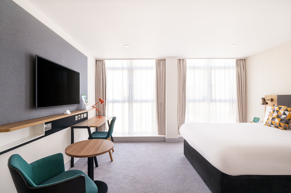 Standard Room, 1 King Bed - Photo 17