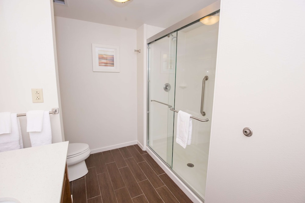 Room, Accessible, Non Smoking (Hearing Impaired) photo 3