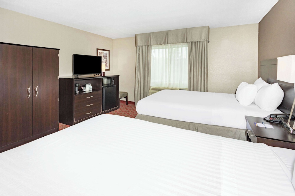 Room, 2 Queen Beds, Non Smoking - Photo 4