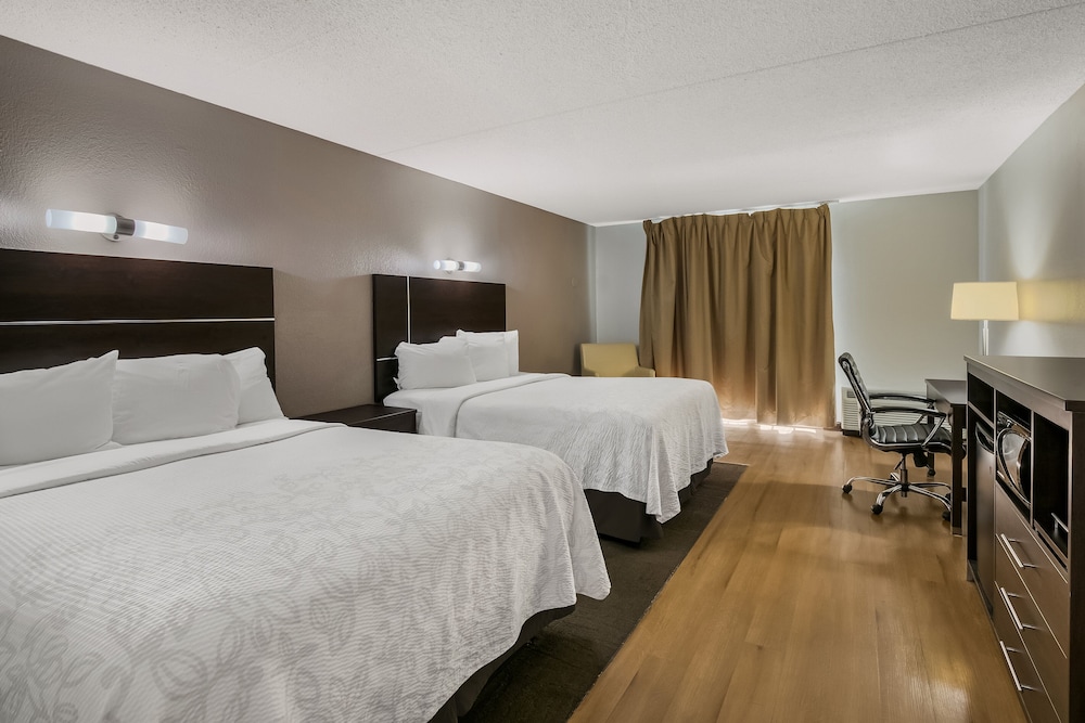 Deluxe Room, 2 Queen Beds, Accessible (Smoke Free) photo 3