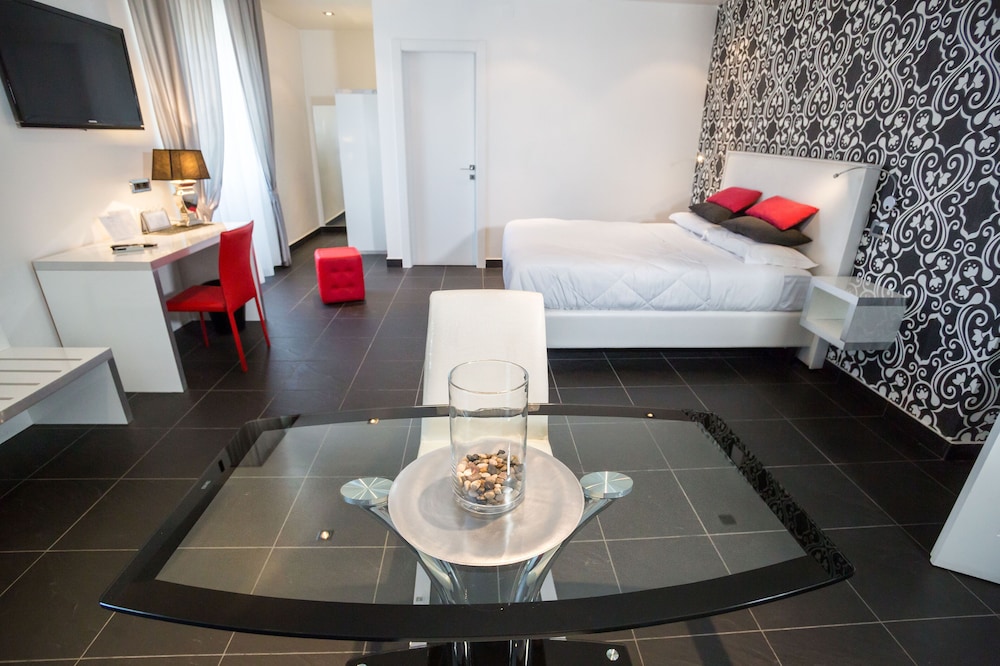 Deluxe Suite - Photo 2