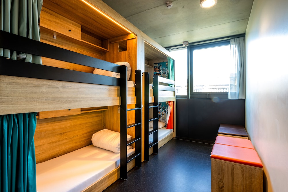 Private dormitory for 4 persons with private bathroom photo 1