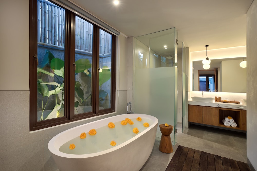 Grand 1 Bedroom Villa with Private Pool and Bath tub