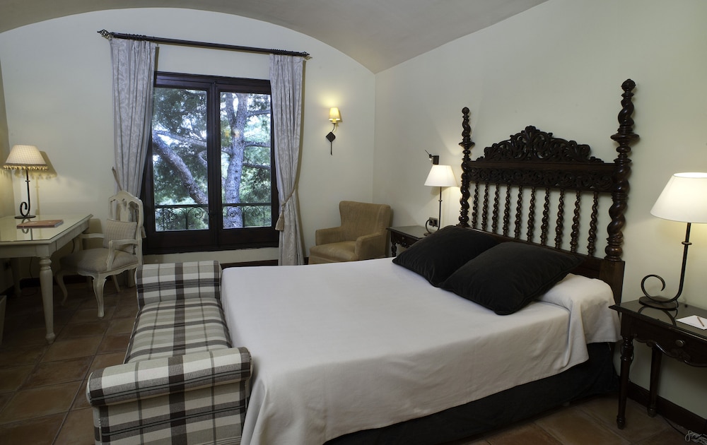 Classic Double or Twin Room - Photo 1
