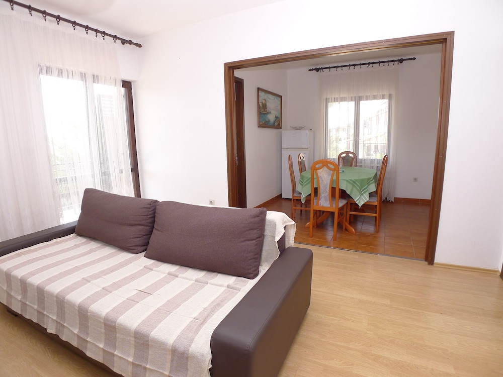 Apartment (3 Bedrooms)