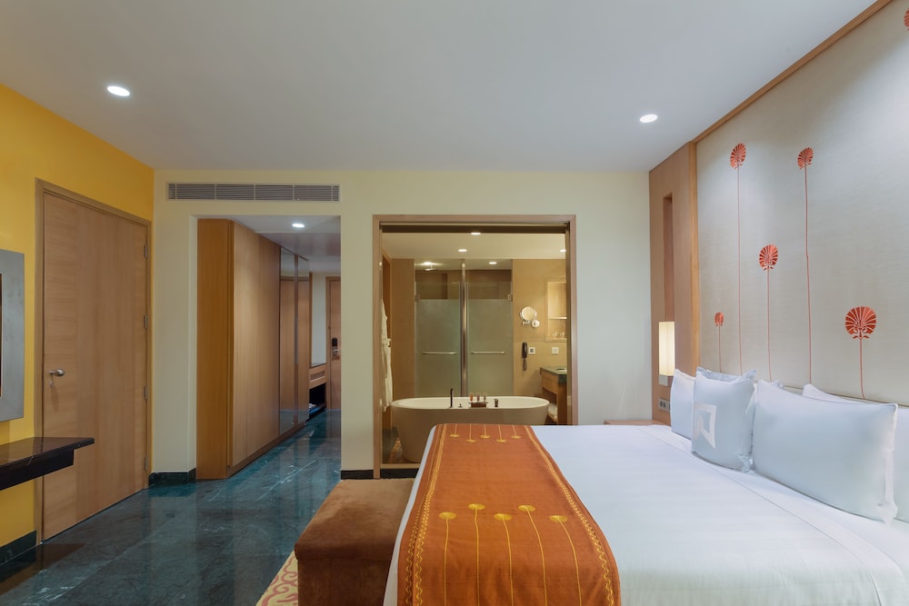 Deluxe Room, 1 Queen Bed (Deluxe Room) photo 2