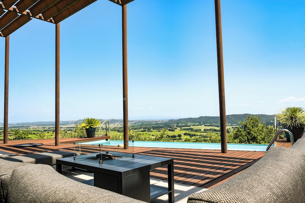 Double Room, 1 Bedroom, Pool View photo 1