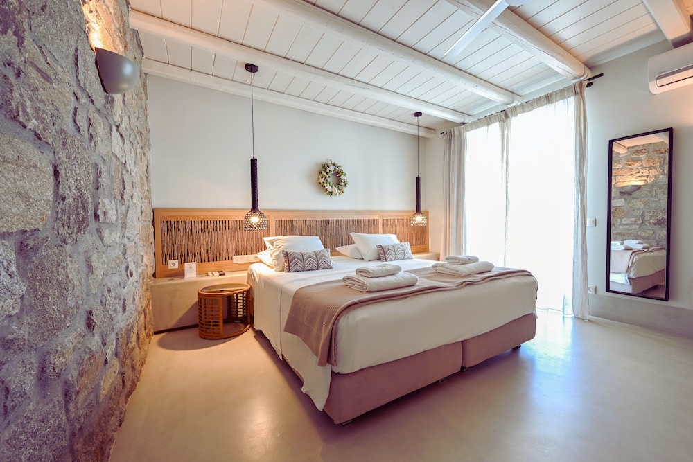 Queen-Size Double Bed Luxury Suite with Private Pool - Photo 10