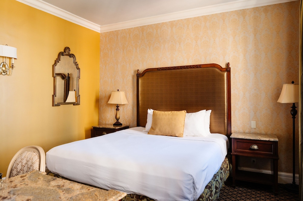 King Room (24/7 Front Desk) - Photo 9