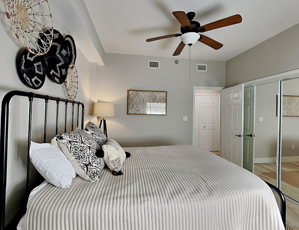 Condo (2 Bedrooms) photo 1
