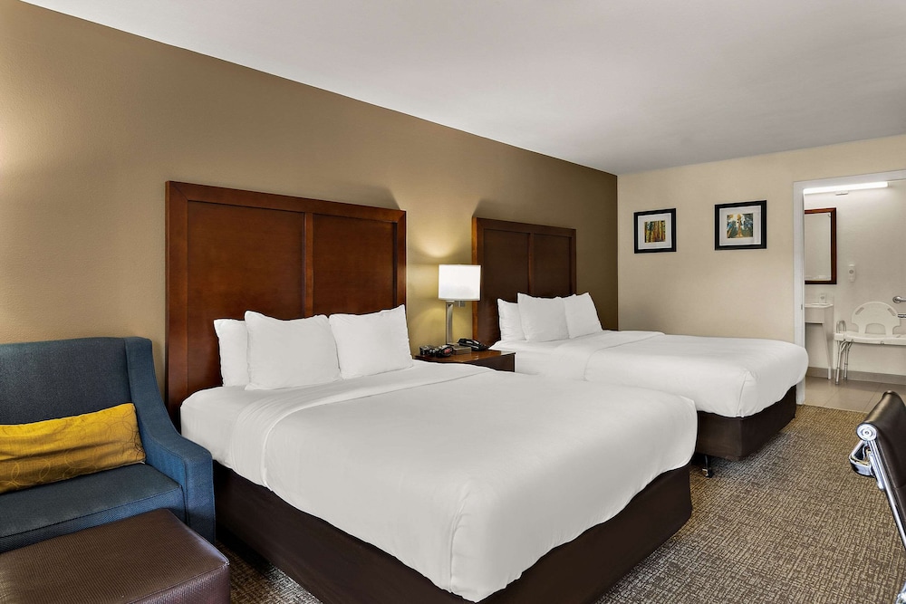 Room, 2 Queen Beds, Accessible, Non Smoking - Photo 1