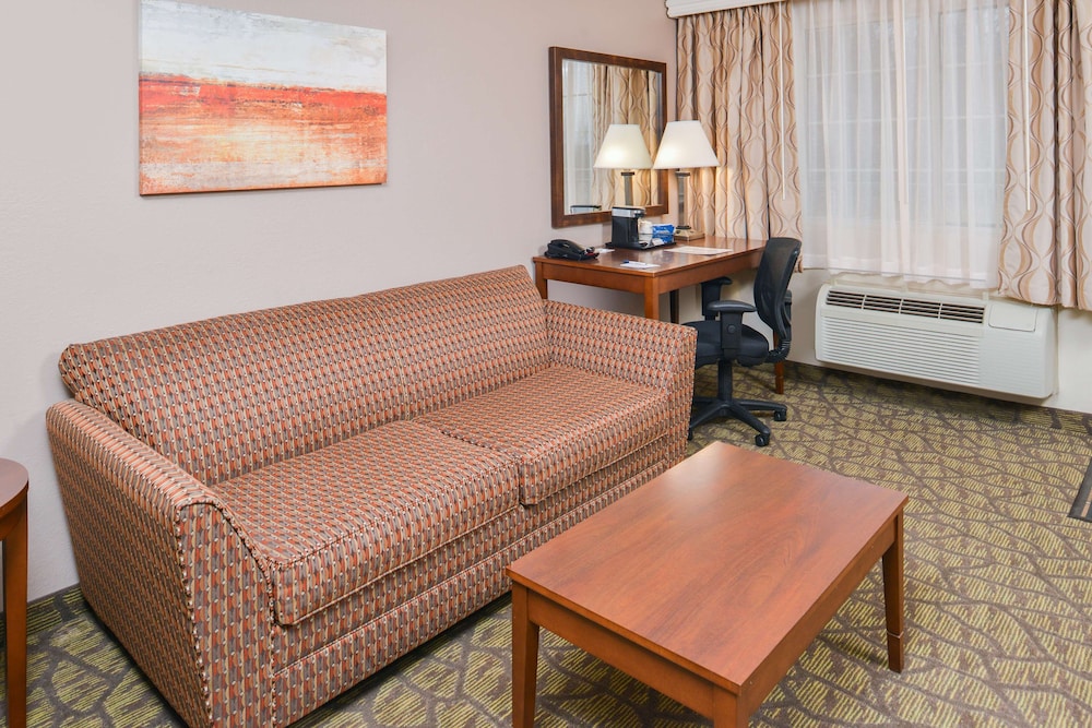 Suite, 1 Queen Bed, Non Smoking, Refrigerator (with Sofabed) - Photo 3