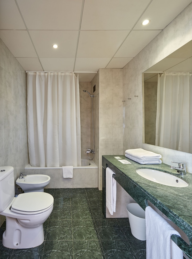 Standard Double or Twin Room (No Access to Avana Rooftop) - Photo 5