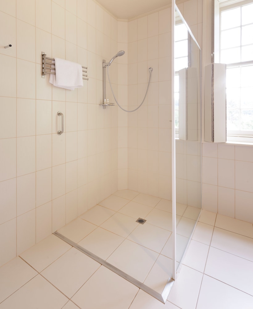 Waterfront Accessible Queen Room photo 2