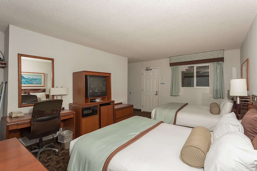 Standard Room, 2 Queen Beds, Ocean View photo 2