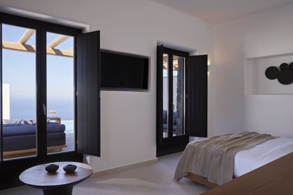 Deluxe Suite with Private Infinity pool and Sea View