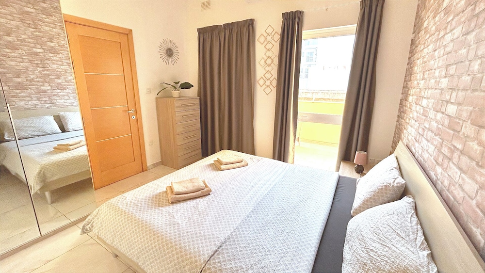 Superior Apartment, Valley View