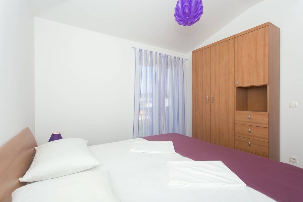 Apartment (Urban Two Bedroom Apartment (OwnerLof)