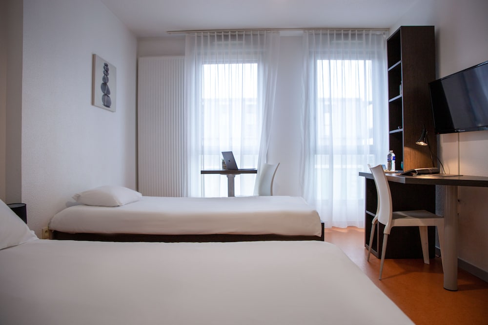 Studio, Multiple Beds - Photo 4