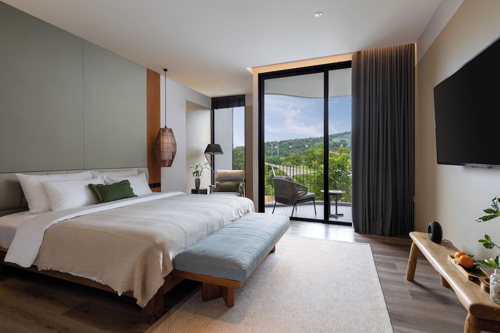 Luxe Pool King Bed - Photo 1