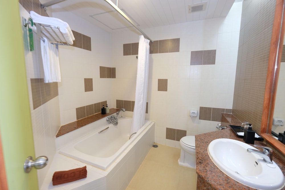 Deluxe Room - Photo 9