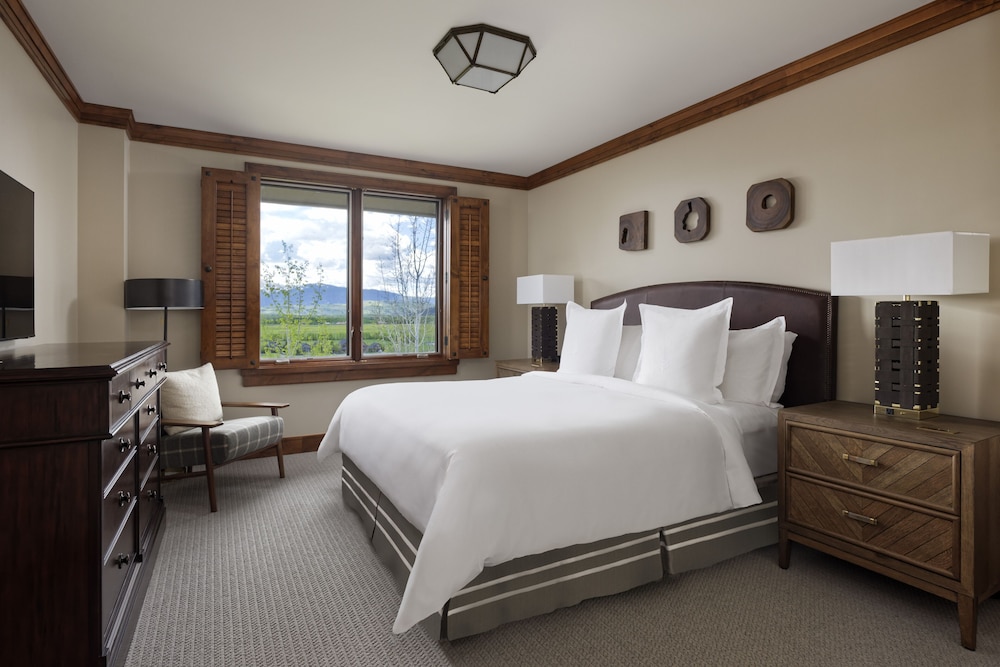 Room, 3 Bedrooms, Non Smoking, Valley View (Residence Valley View 2 King 2 Double) at Four Seasons Resort Jackson Hole in Teton Village