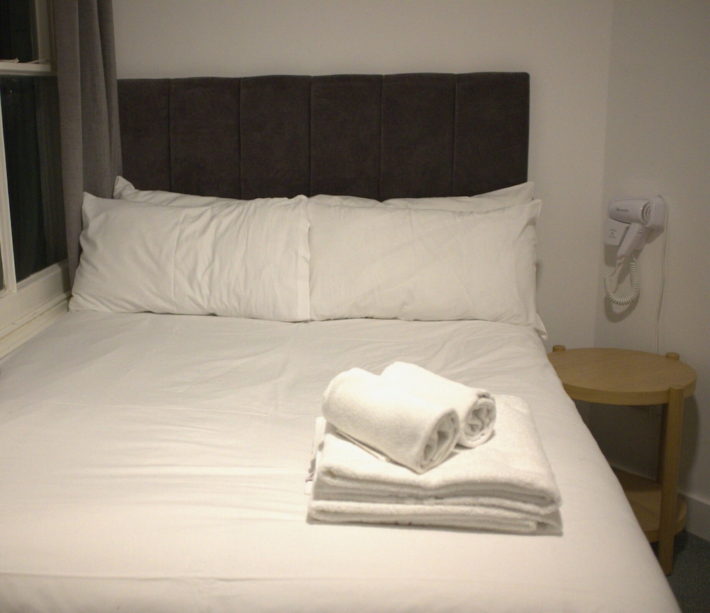 Classic Double Room, Ensuite (Classic Double) - Photo 2