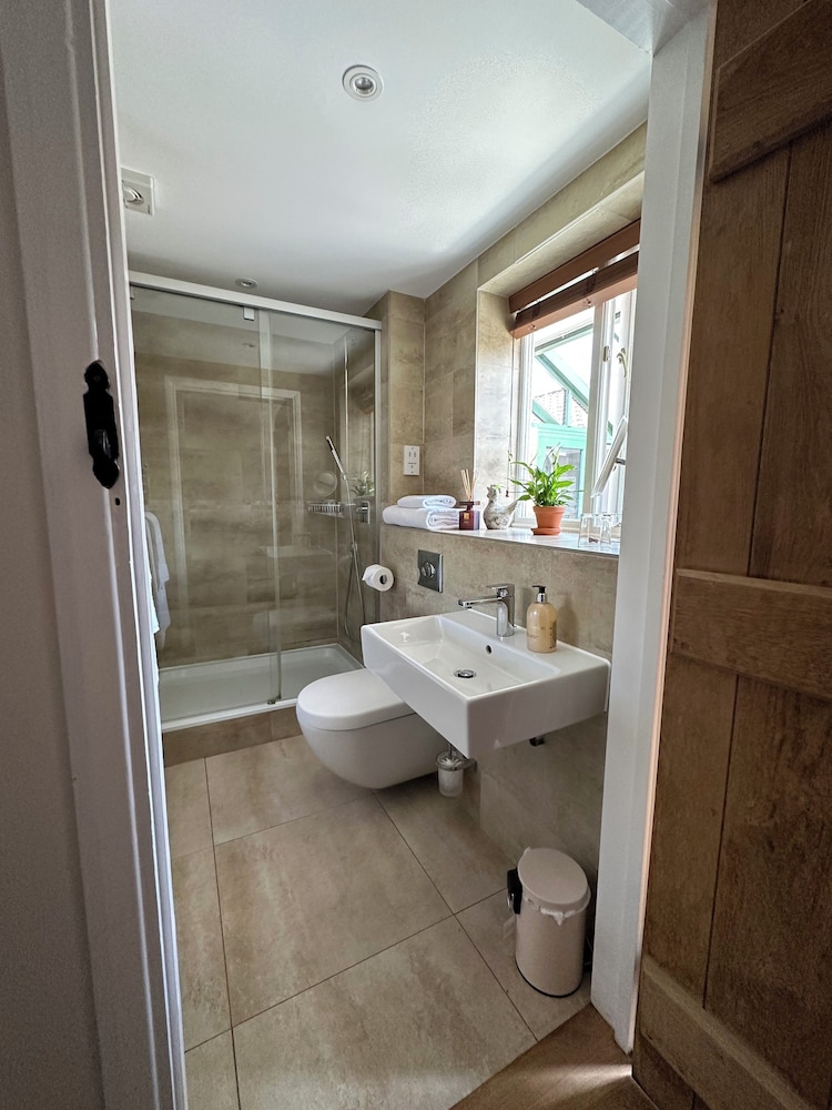 Comfort Double Room, Ensuite, Courtyard View photo 2