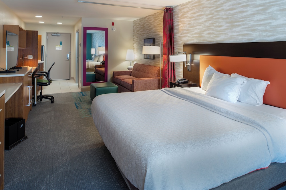 Premium Studio, 1 King Bed, Accessible, Bathtub