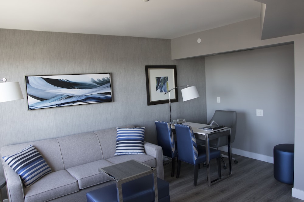 Suite, 2 Queen Beds - Photo 3