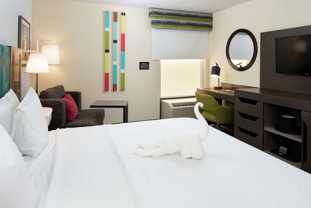 Room, 1 King Bed, Accessible, Bathtub - Photo 5