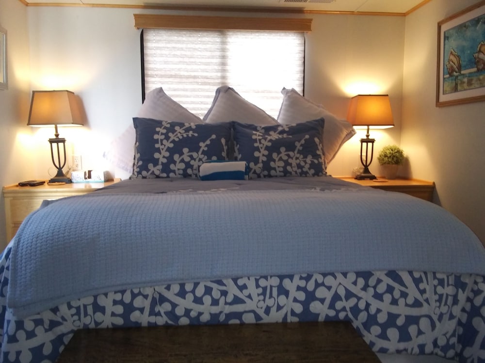 Calypso: Luxury Bungalow, 3 Bedrooms, Full top Balcony, Marina View photo 1