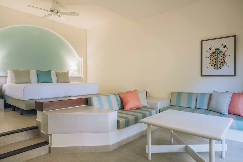 Junior Suite, Beachside — the resort's own picture — photo supplied by the resort